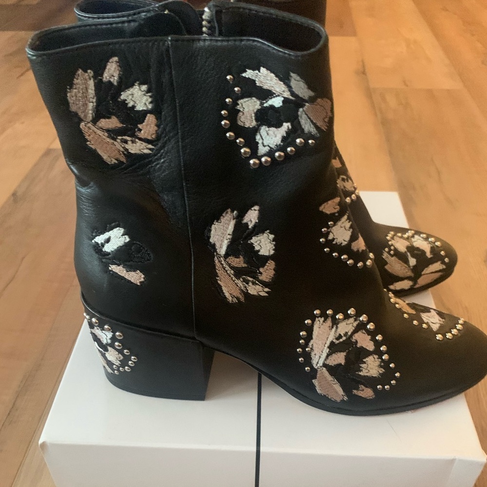 Dolce Vita Booties